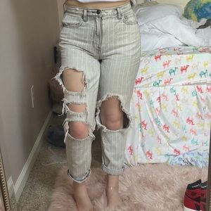 Super cute American Eagle ripped striped jeans!